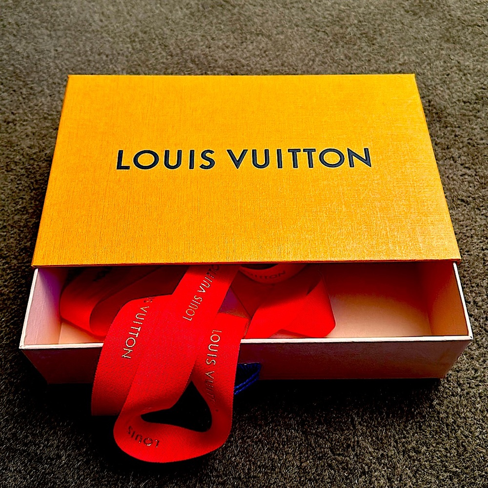 Louis Vuitton carton box and ribbon